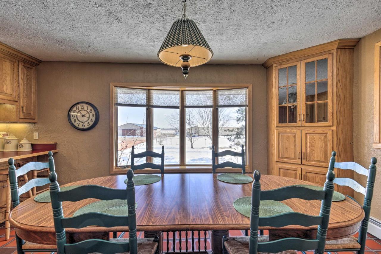Simple Cranberry And Wine Farm Home With Fire Pit! Eagle River Exterior photo